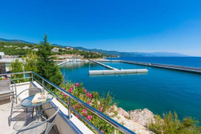 Einzigartiges Apartment direkt am Privatstrand mit privatem Balkon, Klima, Meerblick, WiFi
